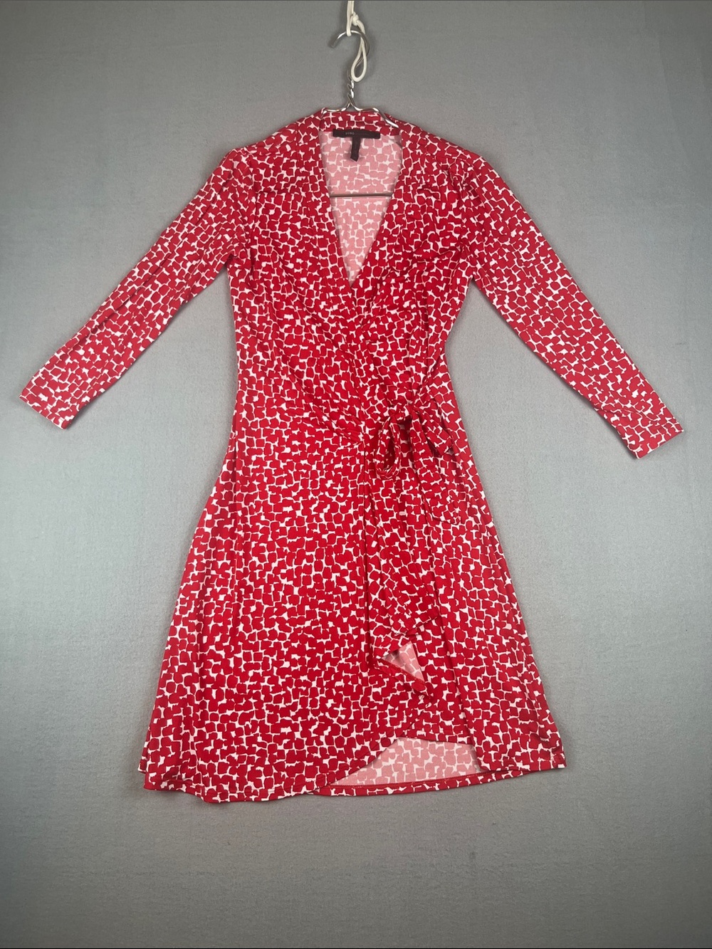 BCBGMaxAzria Red Printed Wrap Dress with Tie Waist
Size: XS